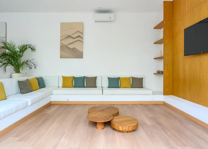 Spacious 4br Family Pool * サヌール